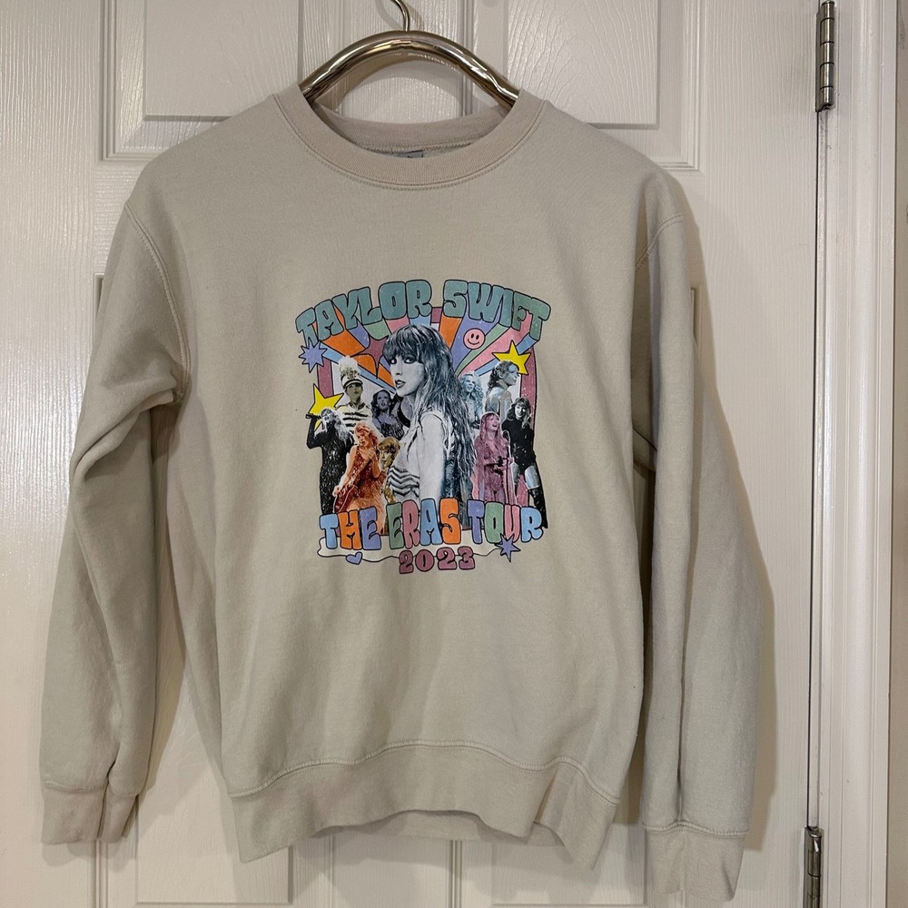 Taylor Swift The Eras Tour 2023 Graphic Sweatshirt Sand Beige Small Gildan